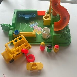 Vintage fisher price little people school playground playset bus park 1988